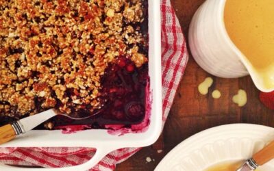 Berry crumble with Vanilla sauce